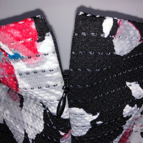 NWOT Express Floral Dress - Picture 4 of 6